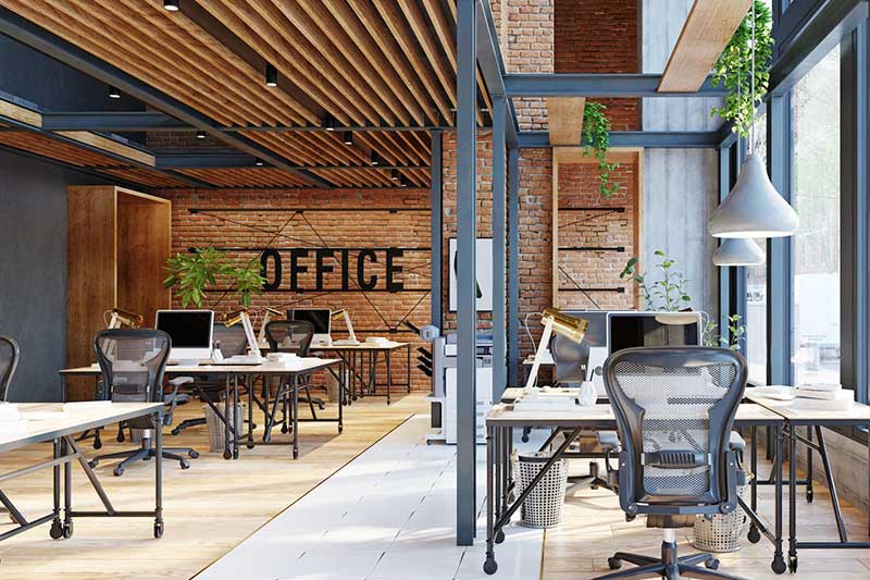 Oficina reformada con diseño industrial, madera, ladrillo visto y luz natural en Barcelona