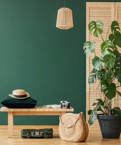Espacio interior con estilo natural y minimalista, diseño de Inteco Construcción en Barcelona