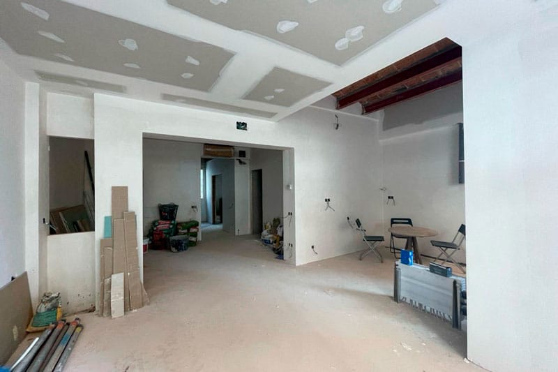Interior de vivienda en proceso de reforma integral en Chinchón realizada por Inteco Construcción.